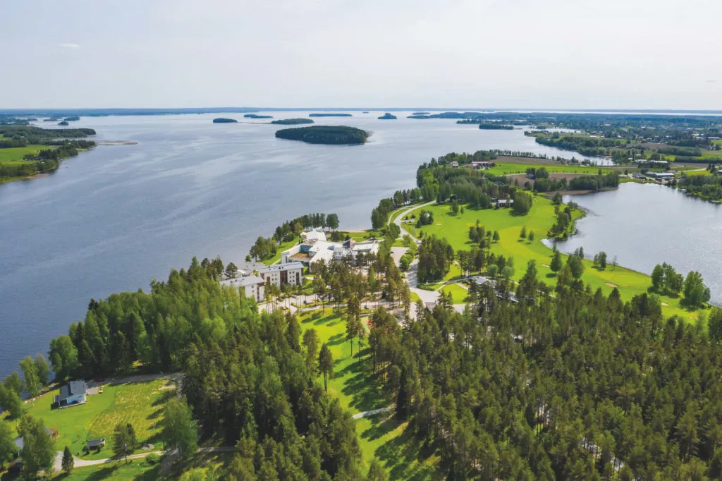 Ilmakuva Lappajärven järvimaisemasta kesällä